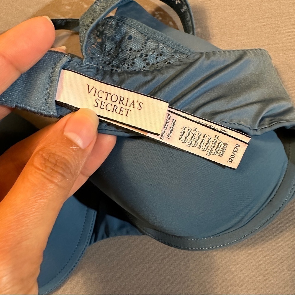 Victoria’s Secret T-shirt Bra in Teal Blue Color Criss Cross Lace Back sz 32D - Picture 7 of 9
